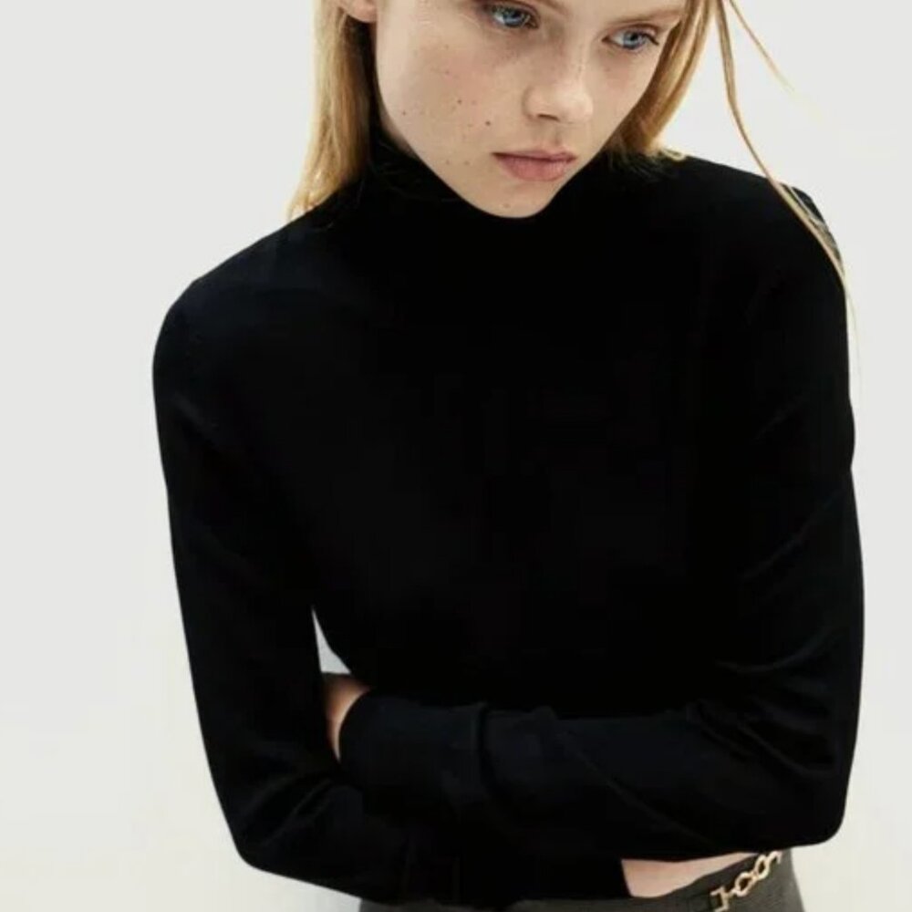 🍂  H&M Chic Black Turtleneck - M